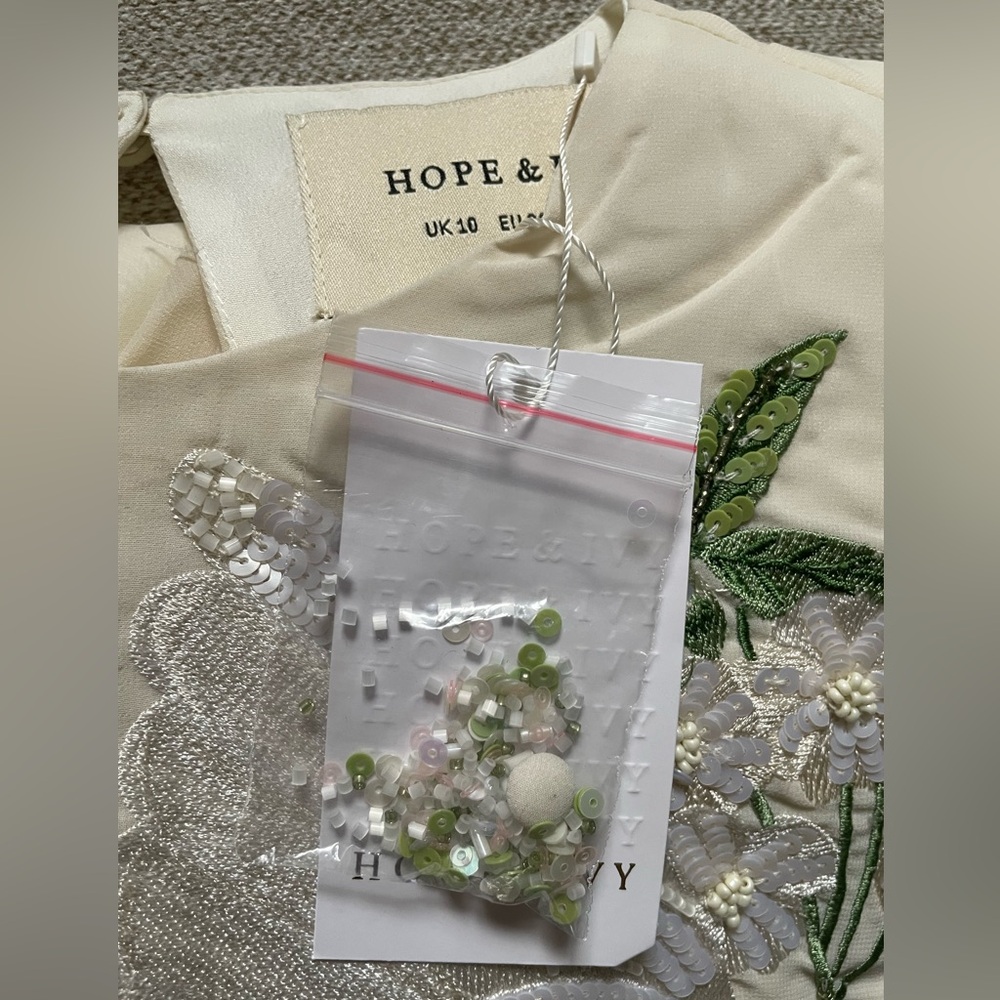 Hope & Ivy Swan Embellished Open Back Maxi Dress - Ivory Bridal Womens US Size 6 - Picture 14 of 16